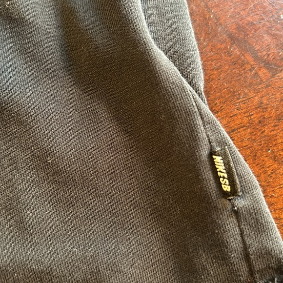 Nike SB Camo Logo Dri-Fit Medium EUC Mens Short Sleeve T-shirt Black - Picture 5 of 7